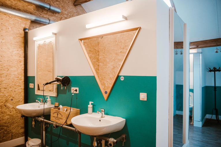 Bathroom 3, Treck Hostel, Oost-Vlaanderen