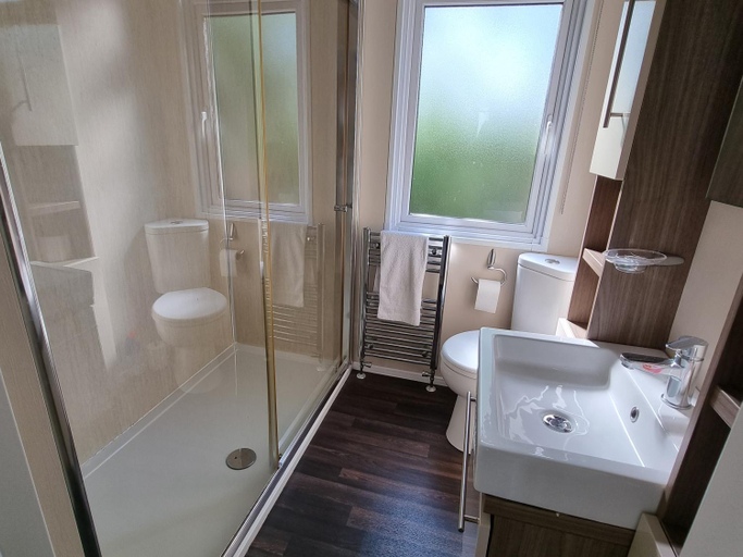 Bathroom 2, Magnificent sea view lodge, East Lothian