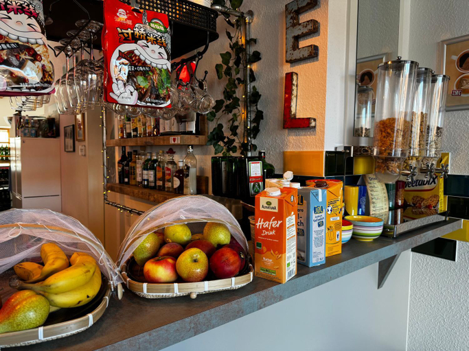 Food & Drinks 11