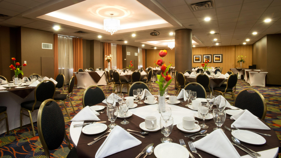 Food & Drinks 5, Holiday Inn & Suites Mississauga West - Meadowvale, Peel