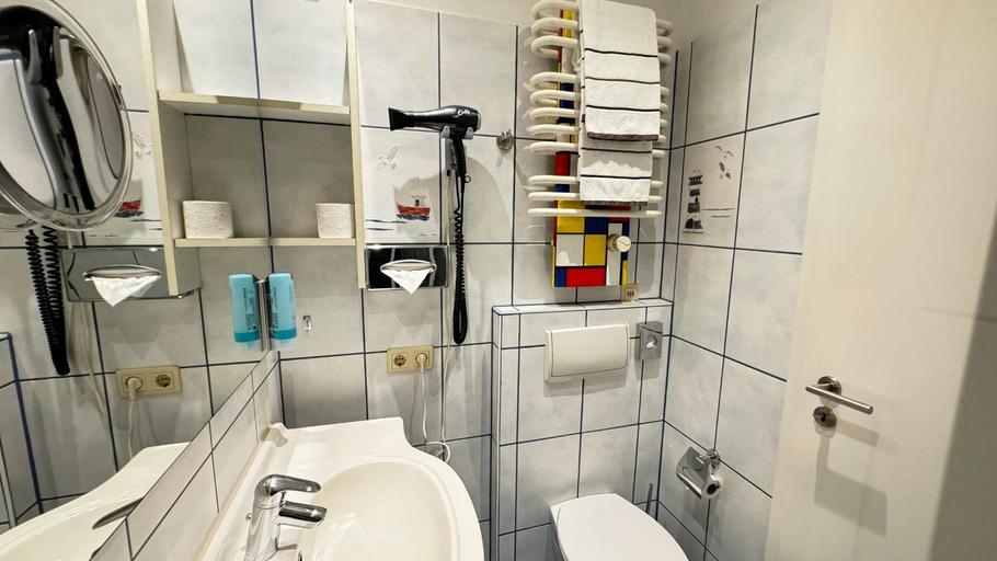 Bathroom 18