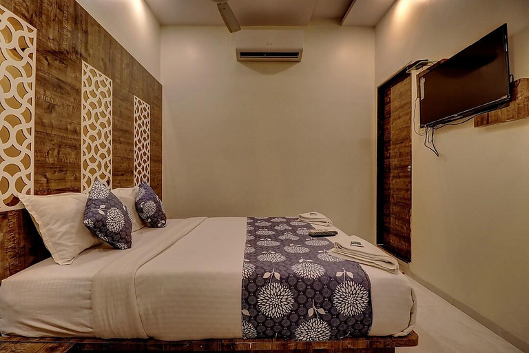Others 5, Hotel Magnet, Mumbai Suburban