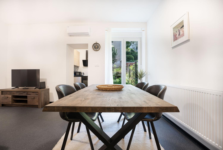 Others 5, Apartman Legenda, Zagreb