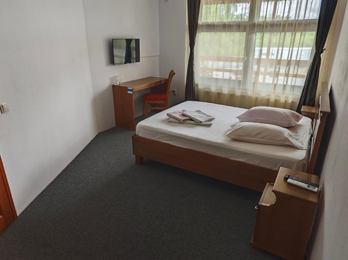Others 5, Motel AZUR KM36, Bolintin-vale