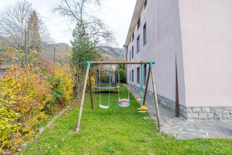 Others 2, Bright & Cosy Apartments with Balcony, Como