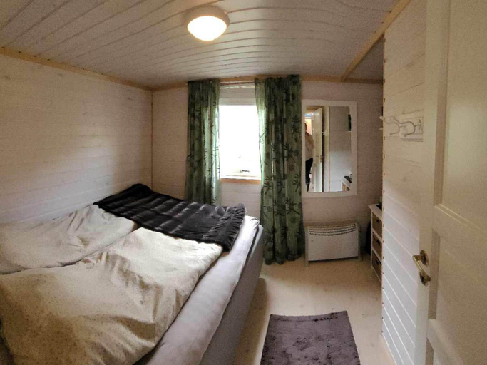Bedroom 2, person holiday home in Rebbenes, Karlsøy