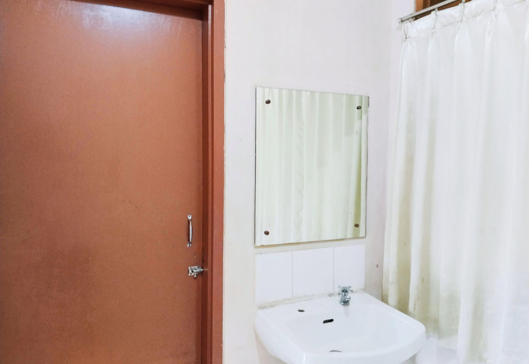 Bathroom 11
