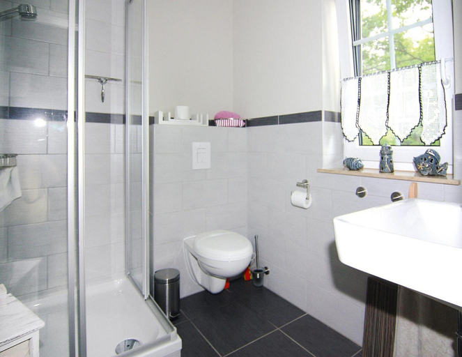 Bathroom 3, Thatched House in Usedom Near Lagoon, Vorpommern-Greifswald