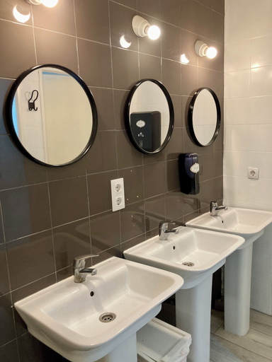 Bathroom 3, Hey Lola Hostel, Barcelona