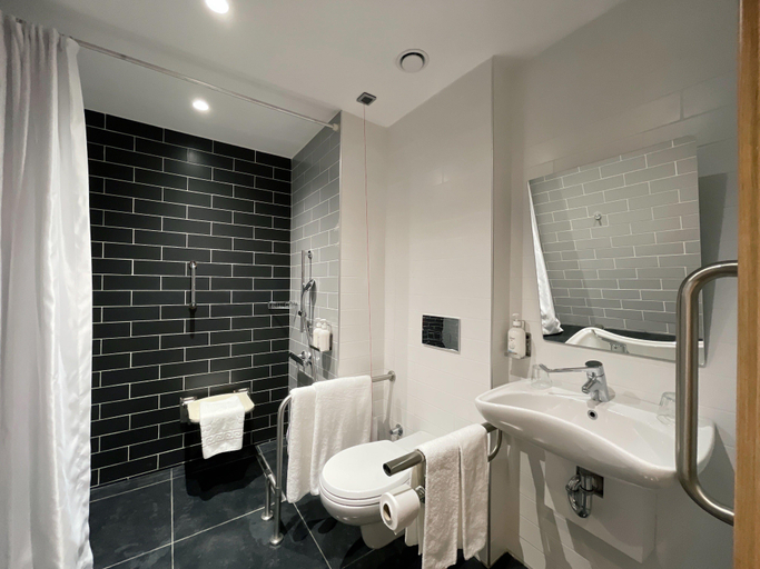 Bathroom 10