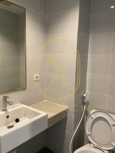 Bathroom, SkyView Apartment By Kayu Lawang, Medan