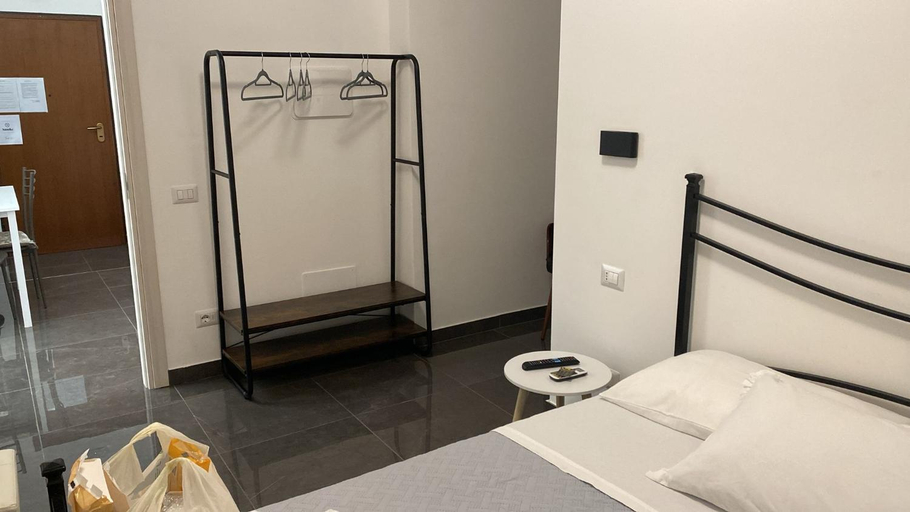Others 2, B&B Ladislaus, Roma