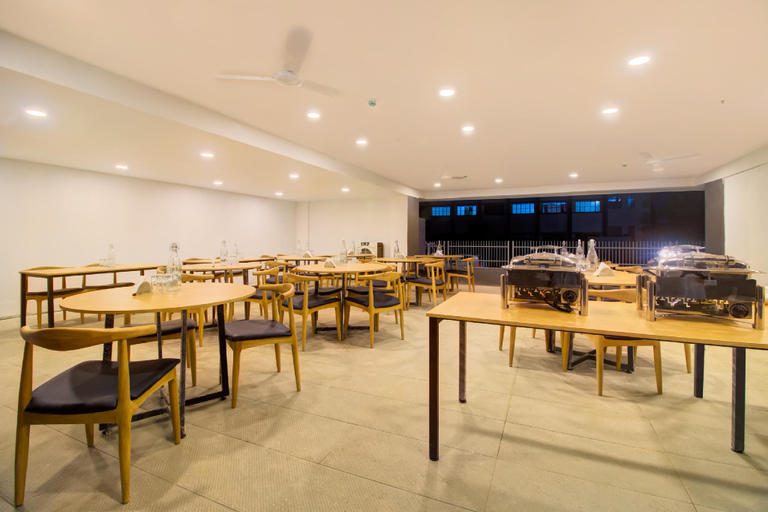 Food & Drinks 5, Super Townhouse Balewadi, Pune