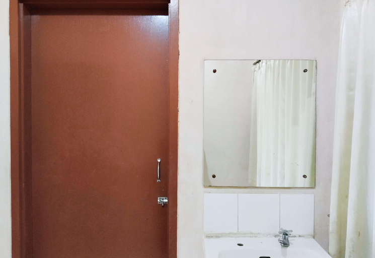 Bathroom 8