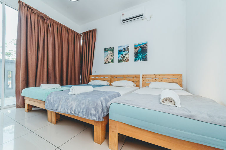 Bedroom 4, D'Fun Desaru 16-20pax Private pool / BBQ / KTV, Kota Tinggi