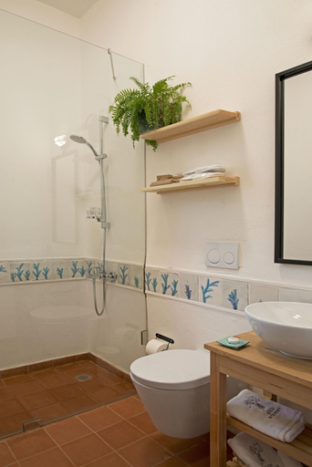 Bathroom 5, Bkerzay, Chouf