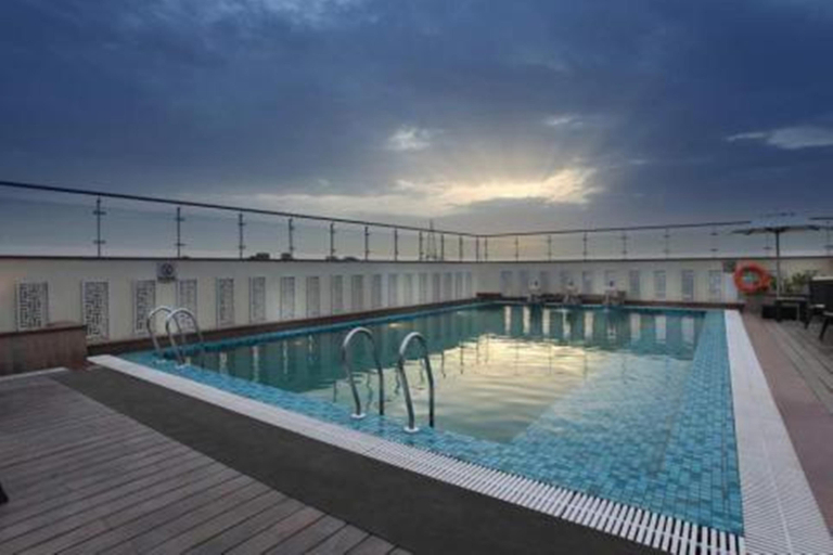 Sport & Beauty 3, Mahagun Sarovar Portico Suites Ghaziabad, Gautam Buddha Nagar