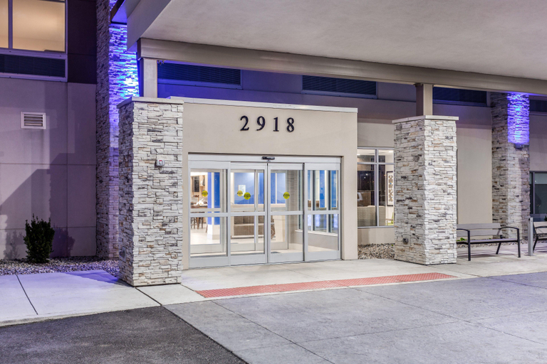 Exterior & Views 2, Holiday Inn Express & Suites HAMMOND by IHG, Lake