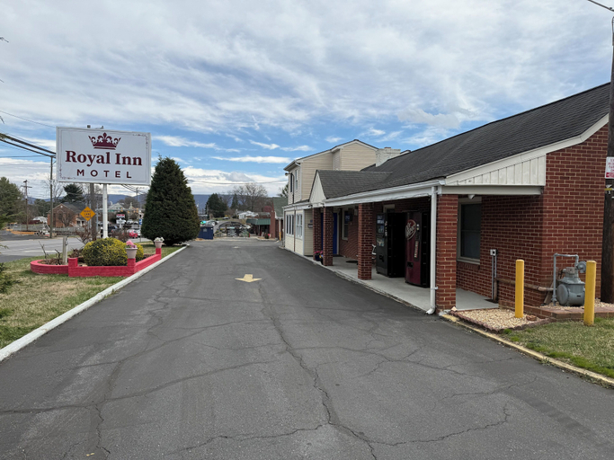 Exterior & Views 2, Royal Inn Motel, Waynesboro