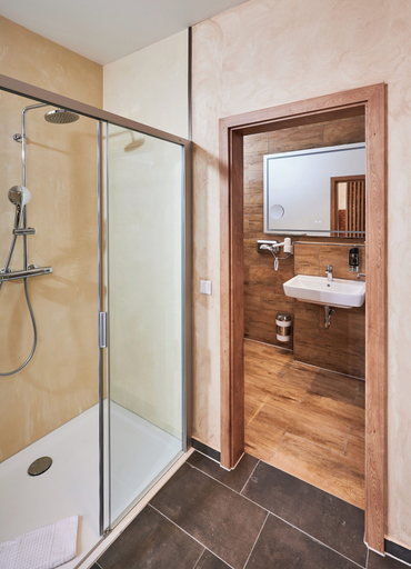 Bathroom 5, Hotel 53 Nord, Wesermarsch