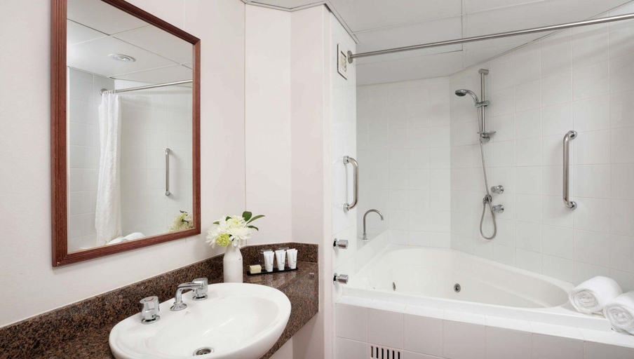 Bedroom 5, Rydges Bankstown, Sydney