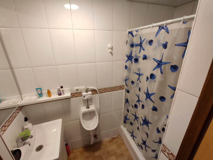 Bathroom 5, Homestay Partment A, Barcelona
