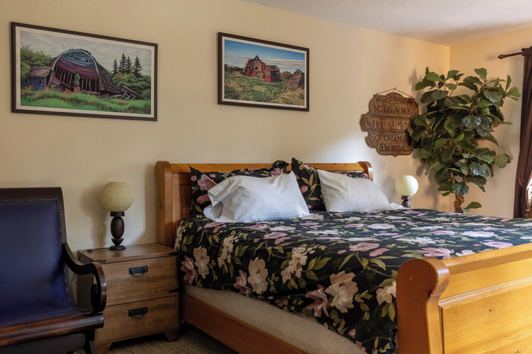 Others 5, Rams Head Inn, Kootenay Boundary