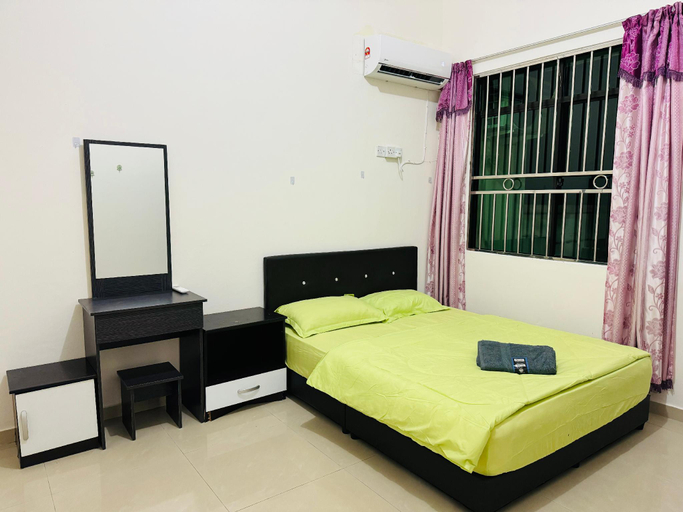 Bedroom 3, Spacious Semi-D Homestay (Taman Terus), Bintulu