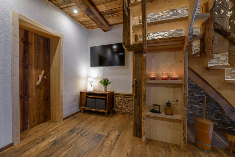 Others 4, Goiserer Chalet, Gmunden