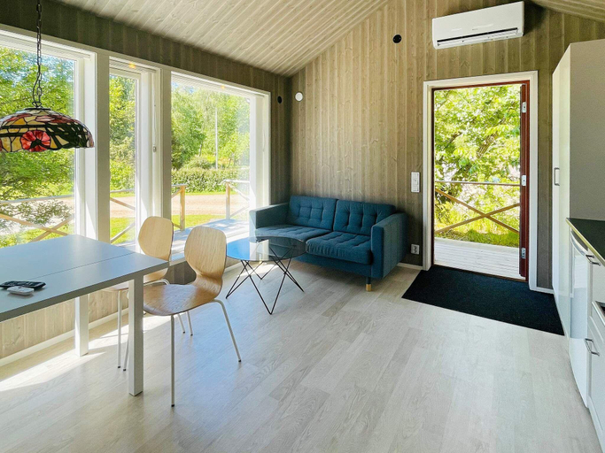Others 5, star holiday home in HENAN, Orust