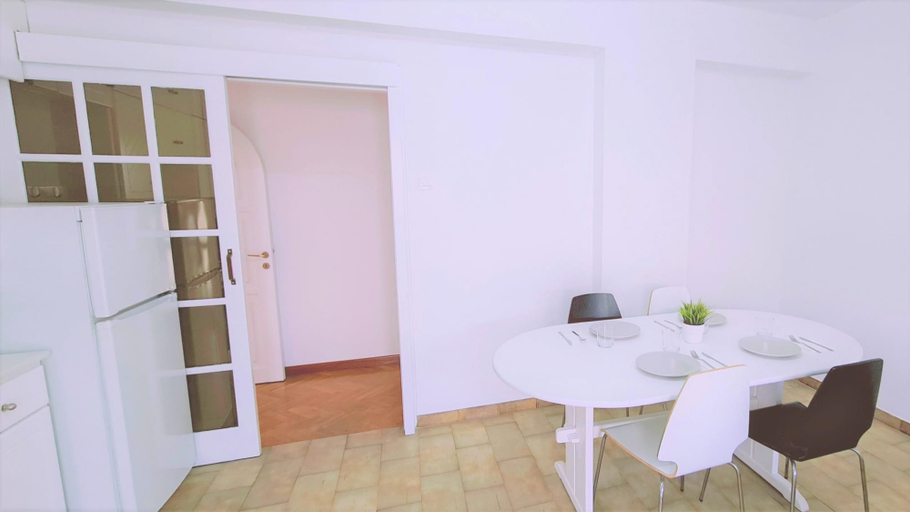 Room 4, 11 EGM - Virtuoso Apartment