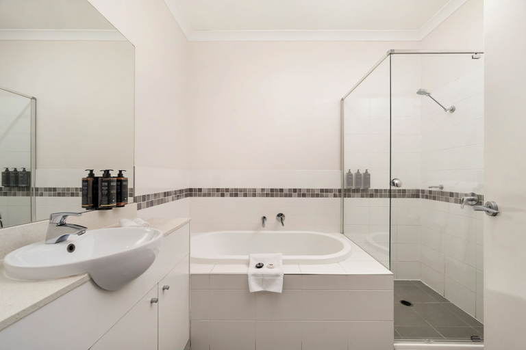 Bathroom 5, Mercure Kooindah Waters Central Coast, Wyong - South and West