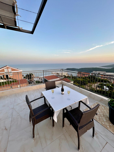 Others 3, Montenegrina Apartment