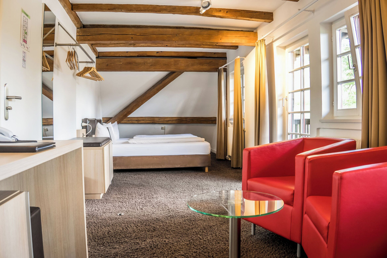 Bedroom 4, Hotel Hofgut Hohenkarpfen, Tuttlingen