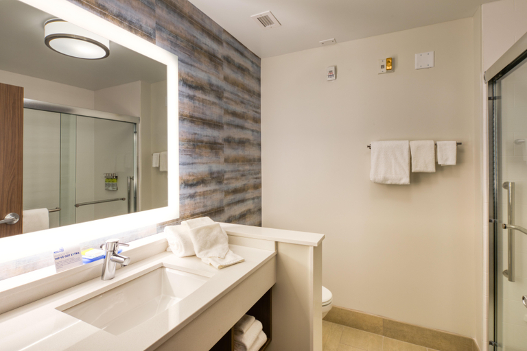 Bathroom 14
