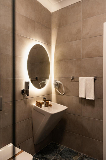 Bathroom 5, Rodones 1924, Urla