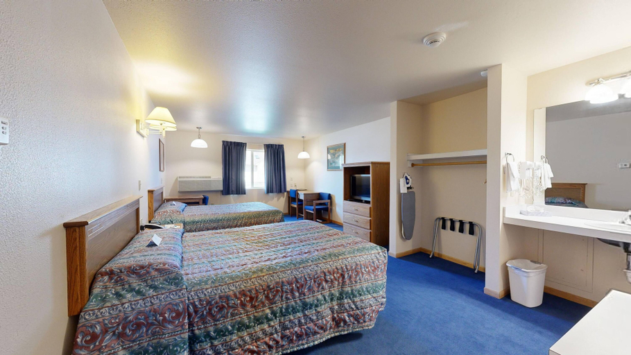 Bedroom 2, Western Executive Inn, Yellowstone