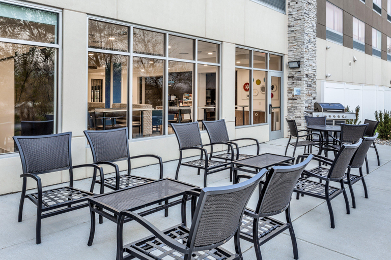 Exterior & Views 2, Holiday Inn Express & Suites HAMMOND by IHG, Lake
