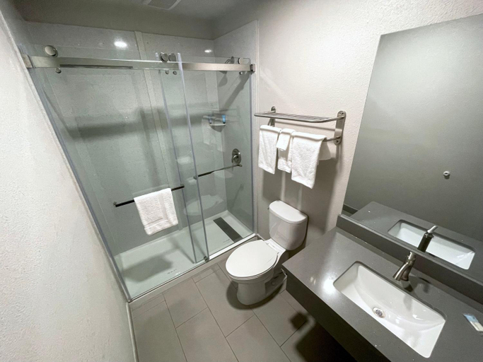 Bathroom, Sequoia Motel, Fresno