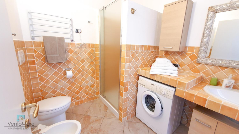 Bathroom 1, Apartments & Suites Vento Mare, Olbia-Tempio
