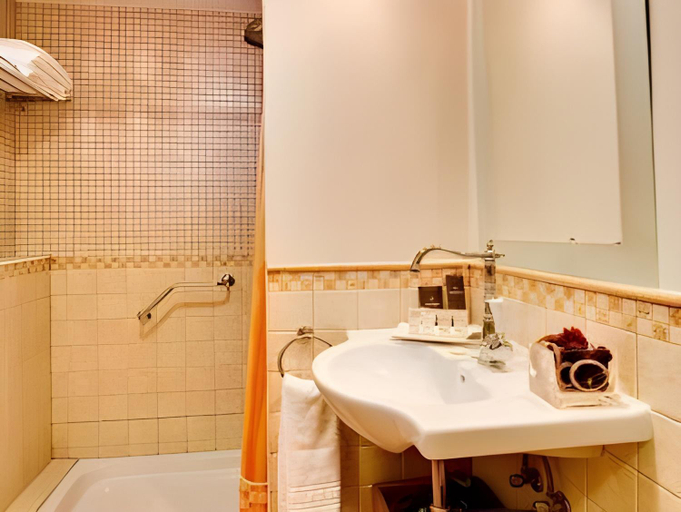 Bathroom 3, Aparthotel Ona Ogisaka Garden, Alicante