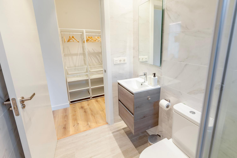Bathroom 3, Kresala Zarauz, tarjeta de parking y Netflix gratis, Guipúzcoa