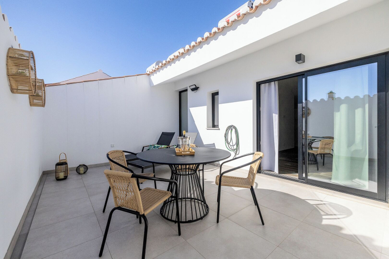 Others 5, Roots Apartments, Faro