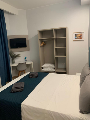 Others 5, Fla Rooms, Parma
