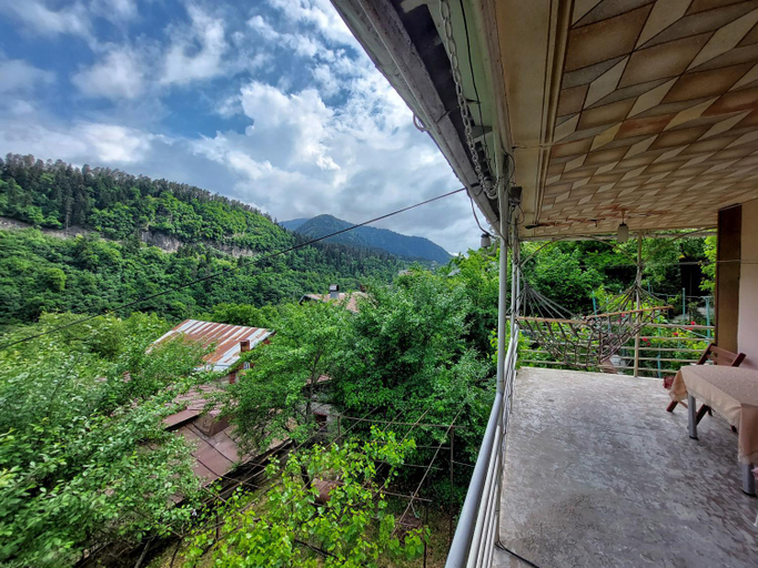 Others 3, Alex, Borjomi
