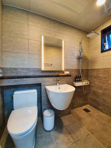 Bathroom 4, Jeju Nollgureum Pension, Jeju