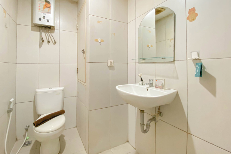 Bathroom 3, Nice And Elegant 2Br At Grand Kamala Lagoon Apartment, Bekasi