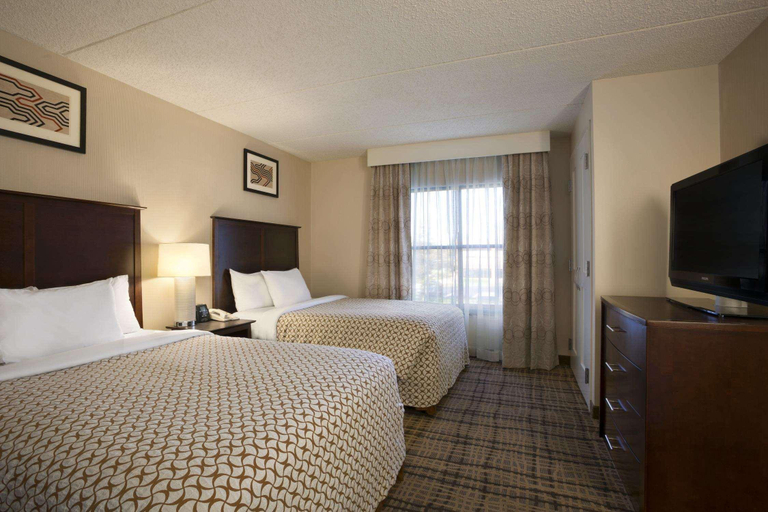 Bedroom 2, Embassy Suites by Hilton Cleveland Beachwood, Cuyahoga