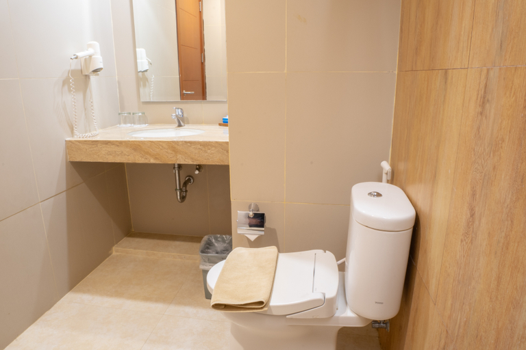 Bathroom 12