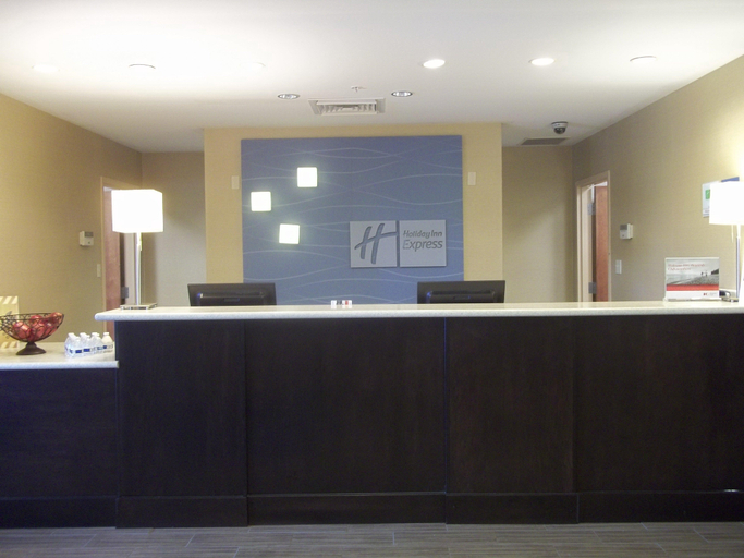 Public Area 2, Holiday Inn Express & Suites WINCHESTER by IHG, Frederick